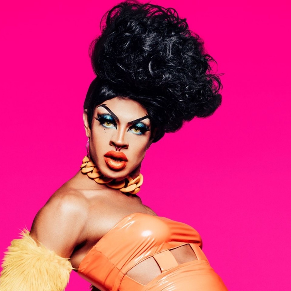 Yvie Oddly